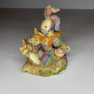 Quilted theme bunny Figurine